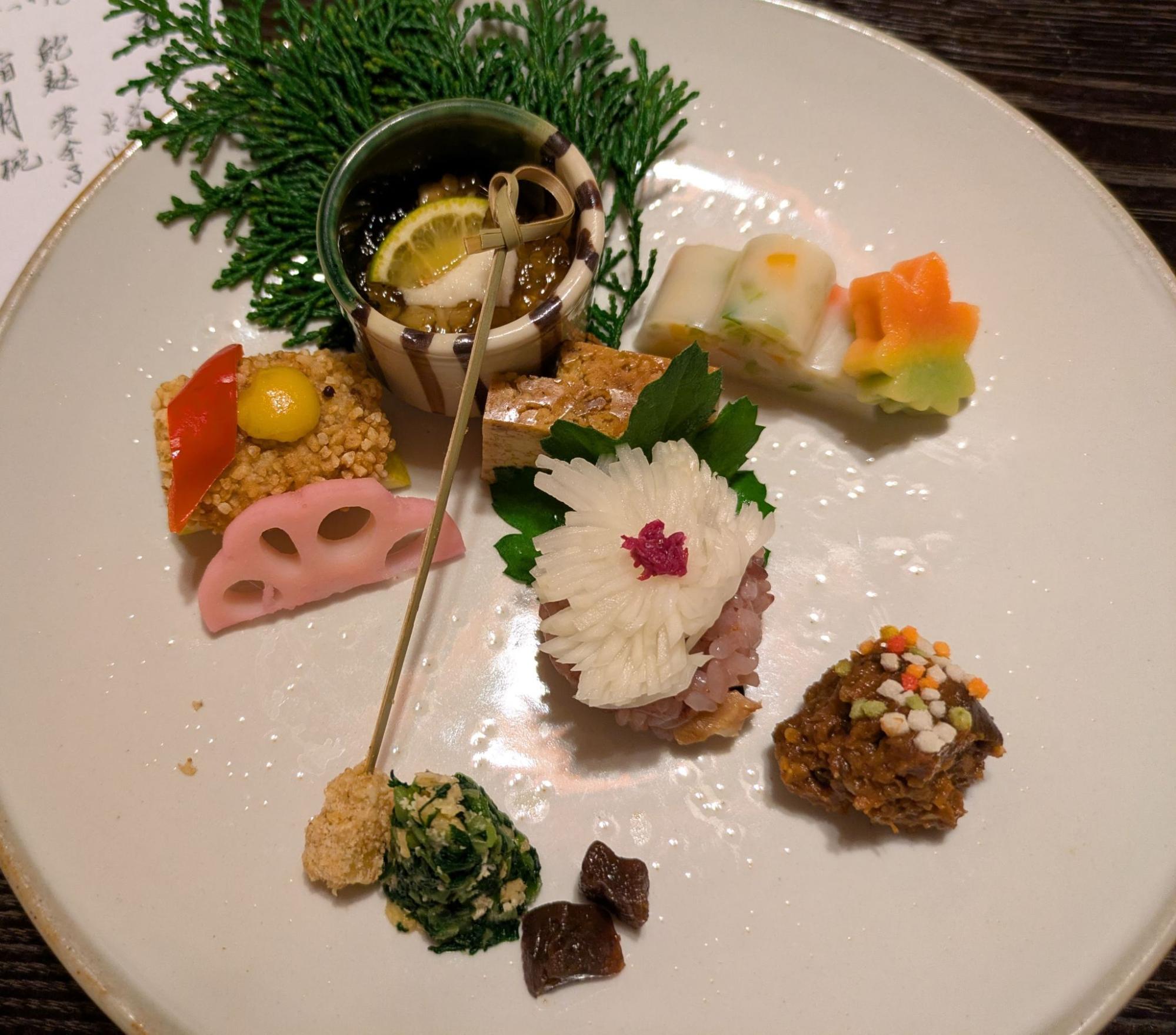 ペティナイフのみで作成された飾り切り
