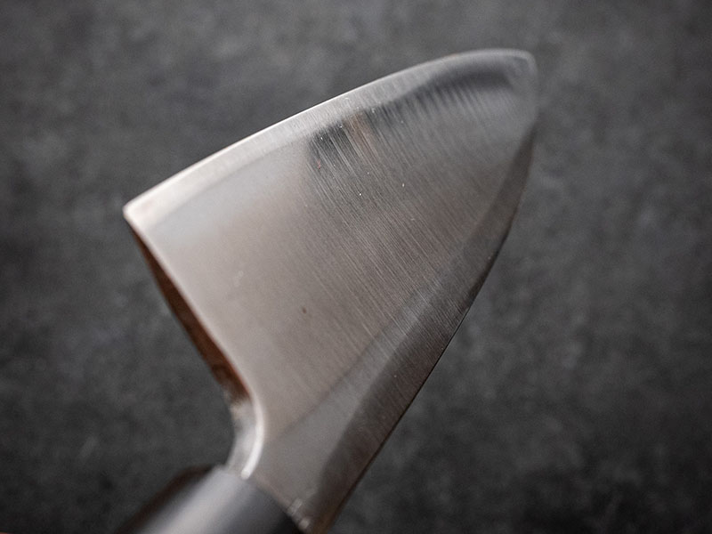 【出刃包丁の裏すきを拡大した写真】