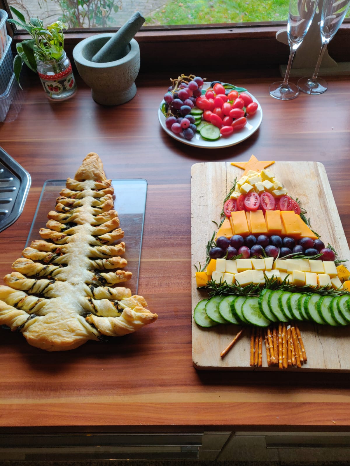 アメリカの家庭における豪華なクリスマスディナーのテーブルコーディネート