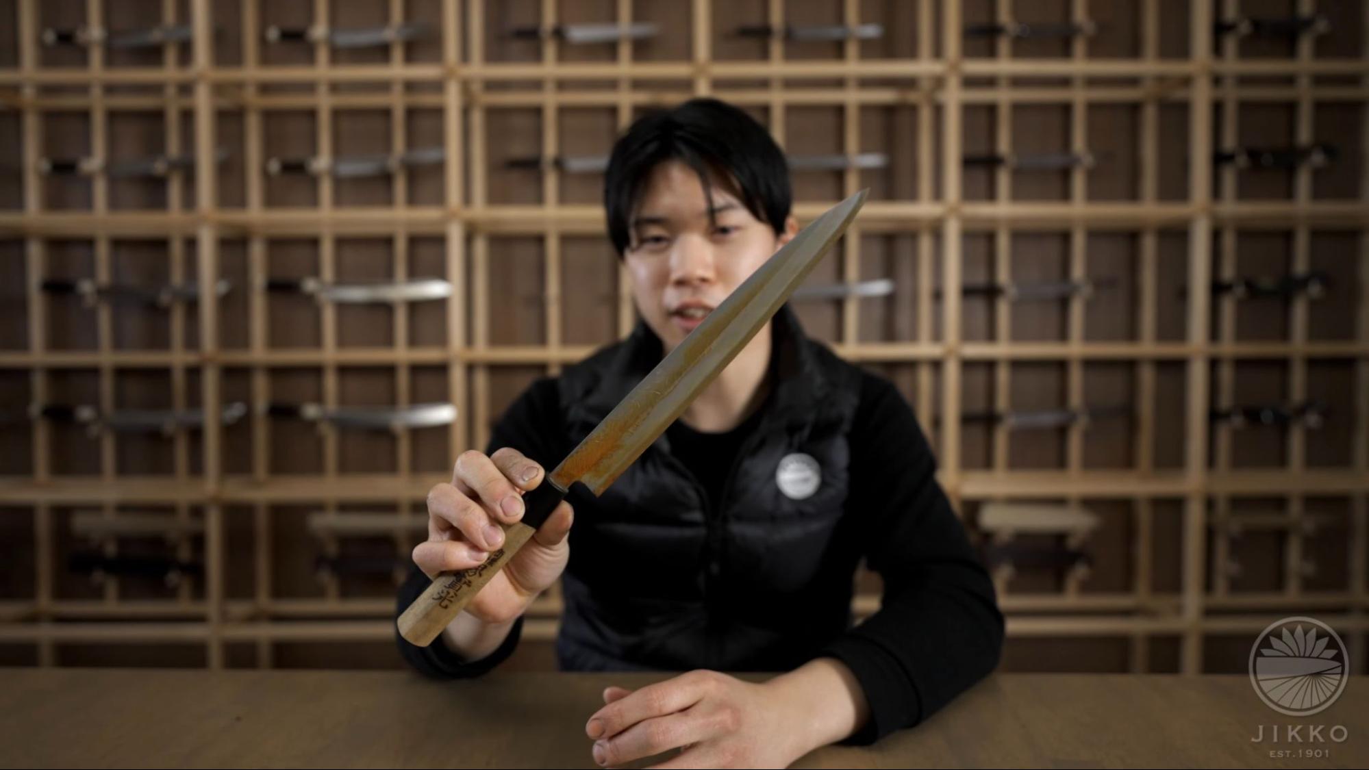 研ぎ直し前の包丁の状態。刃全体にサビが出ており、家庭研ぎでは切れ味が戻りにくい状態