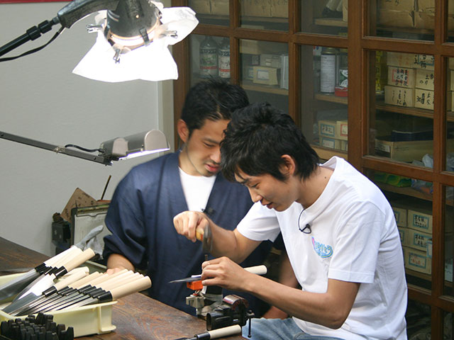 ノンスタイル石田さんの包丁への名入れ工程