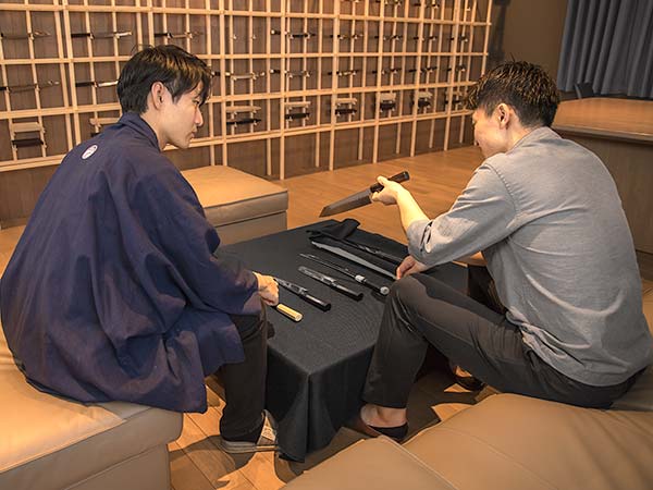 本焼専門店で70本を陳列