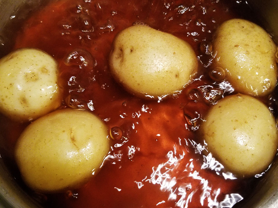 新じゃがと豚肉の甘辛煮 煮る