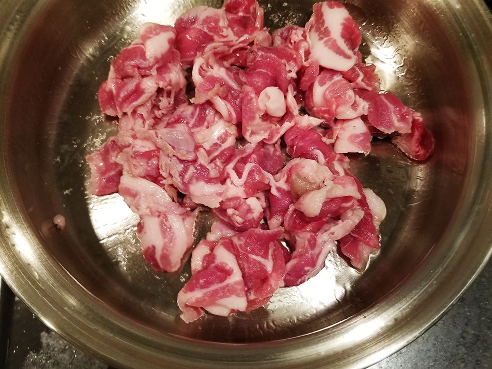 新じゃがと豚肉の甘辛煮 炒める